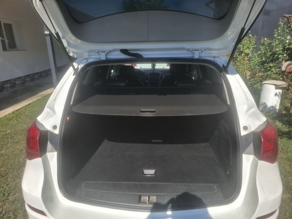 Vând opel astra j