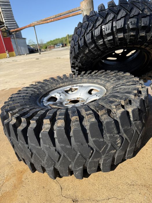 Джанти с гуми 37х12.5 р16