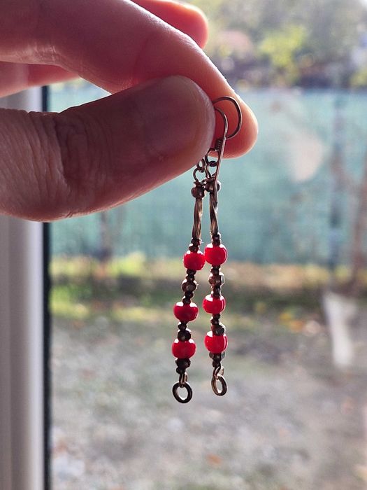 Cercei din argint 925 cu mărgele roșii – model artizanal