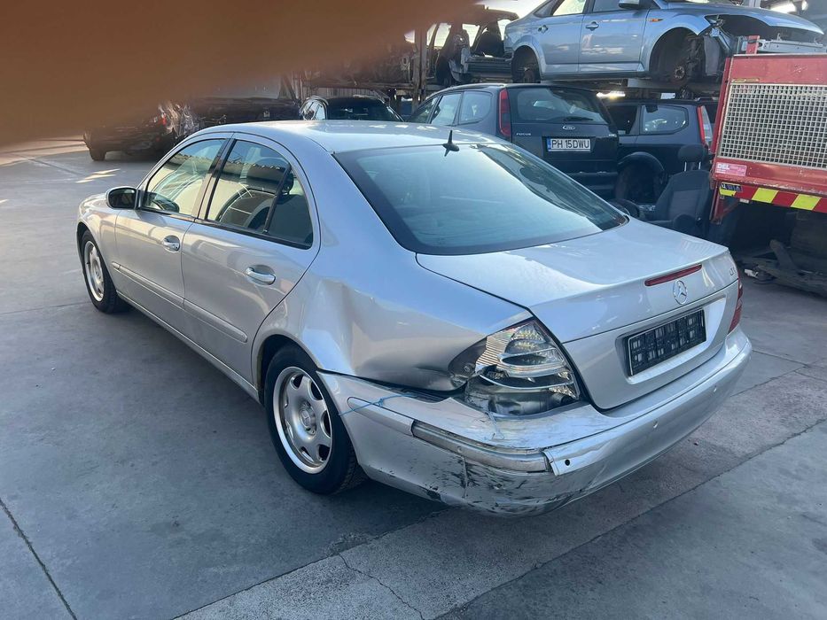 Mercedes E class w211 2.2 cdi automat usor Avariat