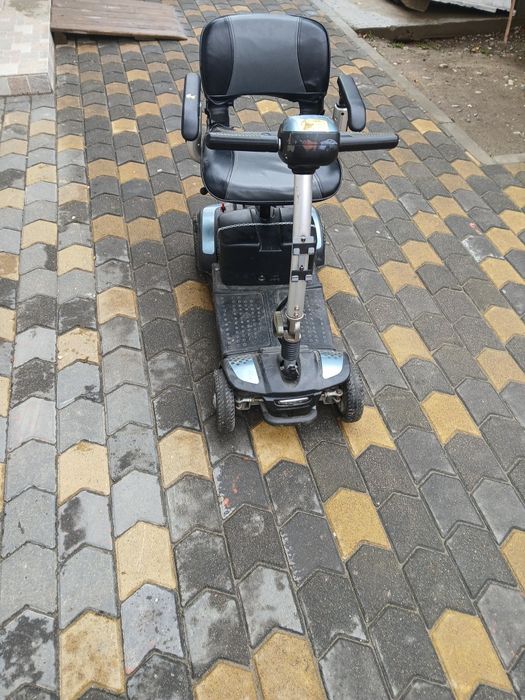 Vând triciclu electric handicap