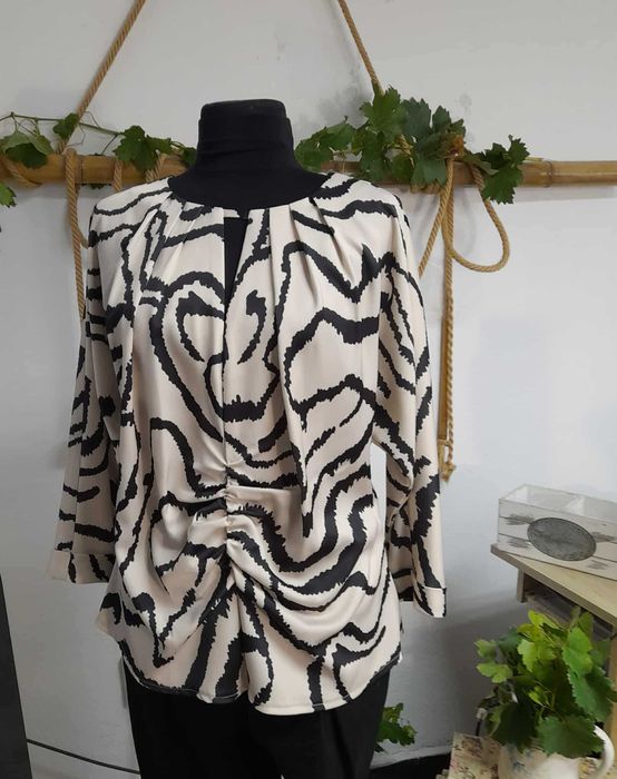 Блузи на Lucy, чисто нови