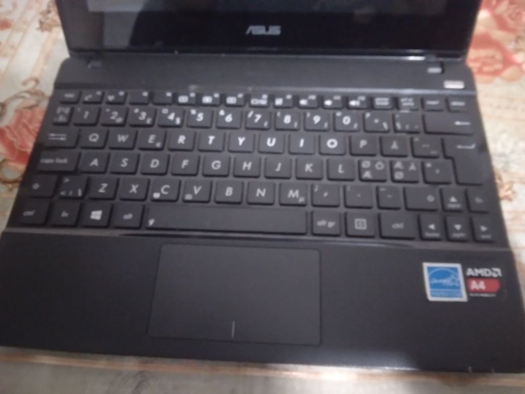 Vand notebook Asus x102b cu touch-screen