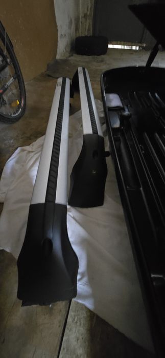 Vand bari longitudinale si thule toyota chr