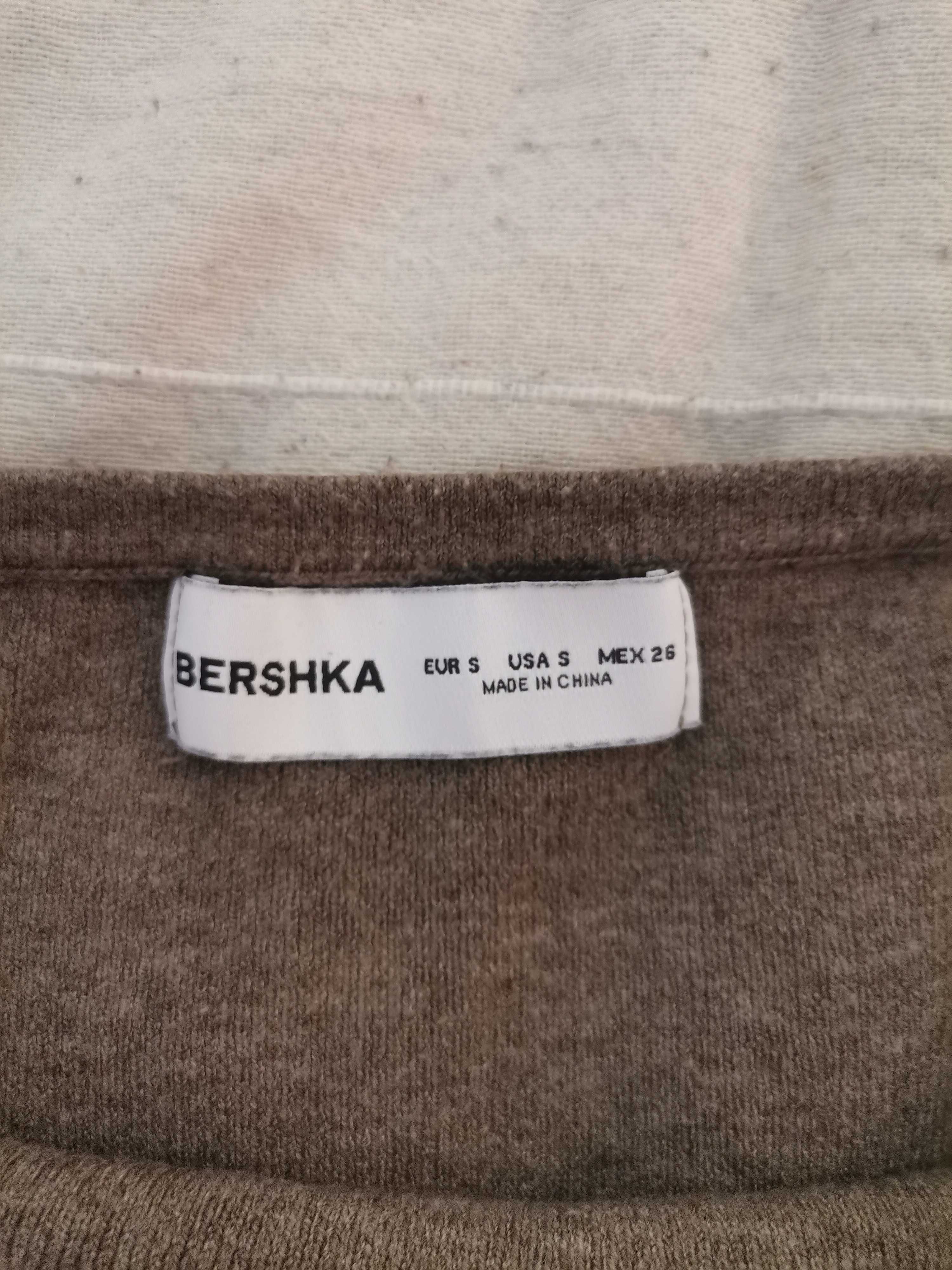 Bershka блуза с голо рамо