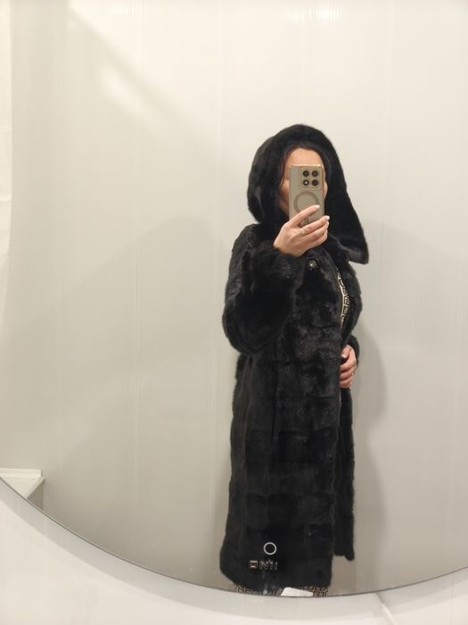 Продам норковую шубу 42р