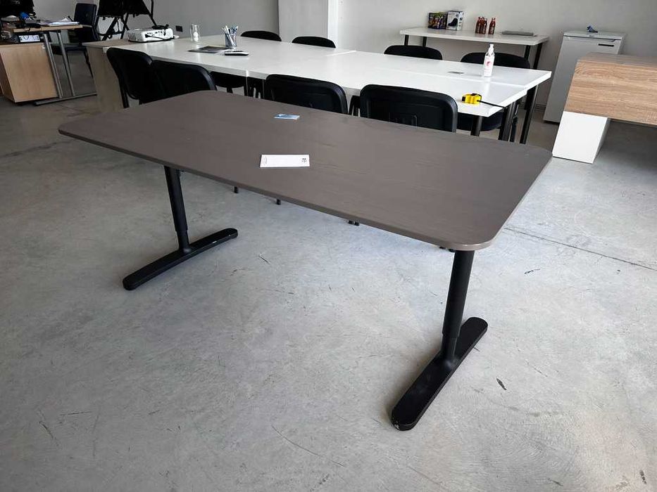 Офис маса IKEA BEKANT, 160×80×75 см – 100 лв.