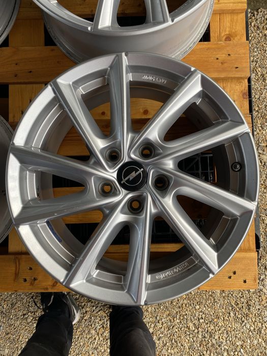 17 цола 5 х 115 мм Опел  Астра , Инсигния , Зафира , Шевролет