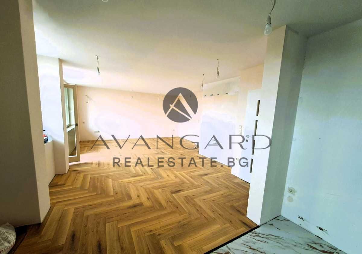Продава се Тристаен апартамент в Пловдив, Център - 160 кв.м за 1675 €/кв.м - Снимка #1