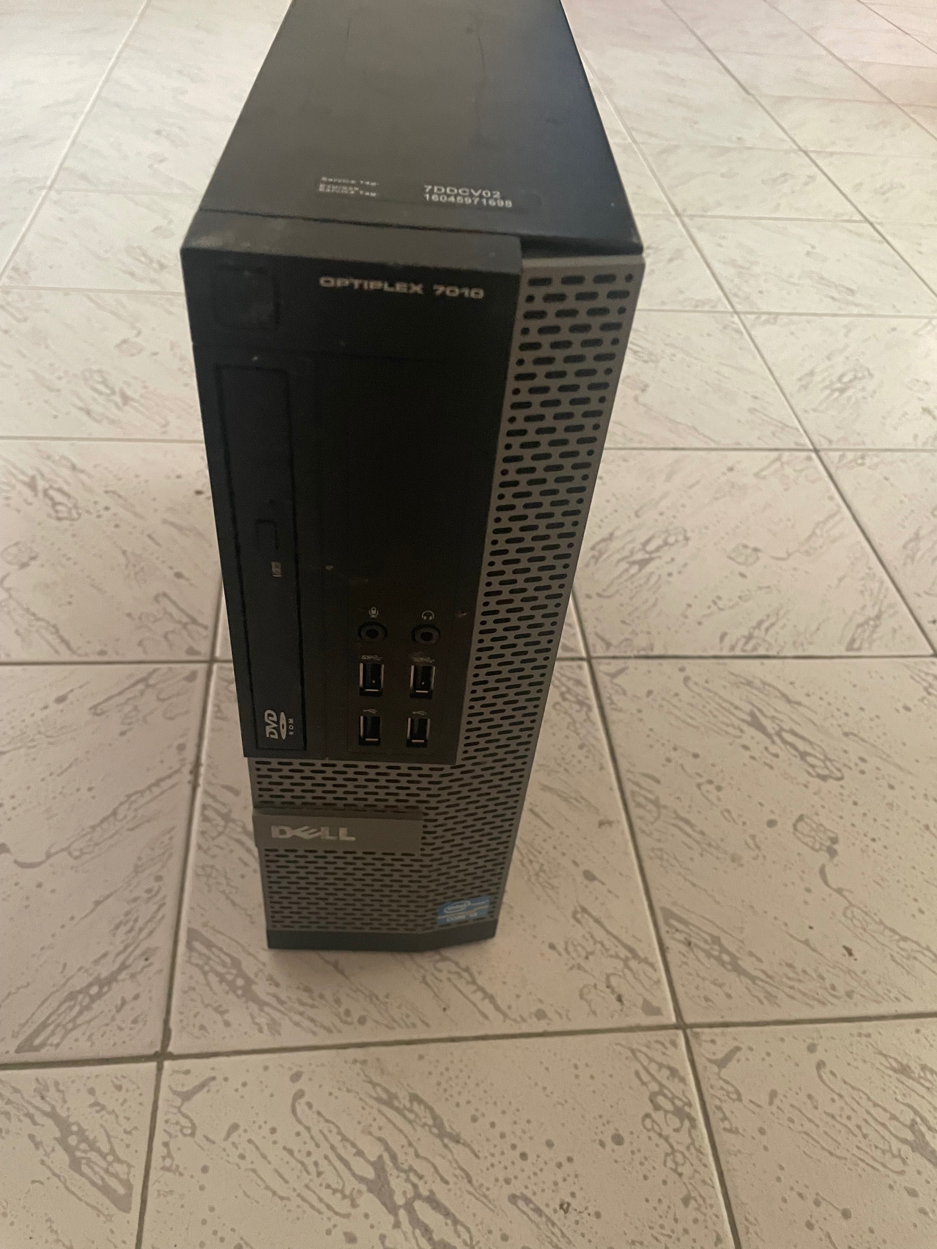 Компютър Razen 3 8 gb ddr4 ssdm2 500 gb Personal computer