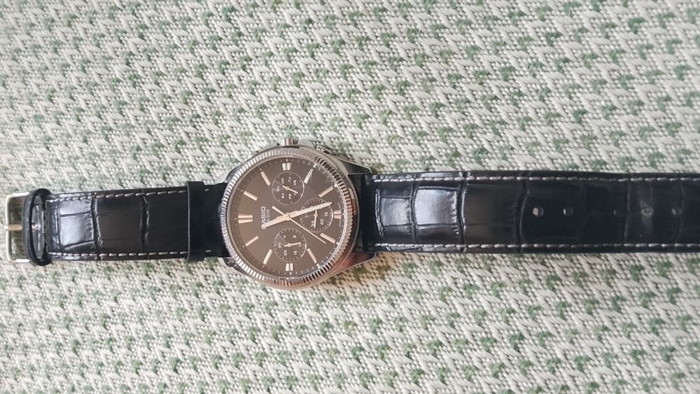 Продам часы срочно