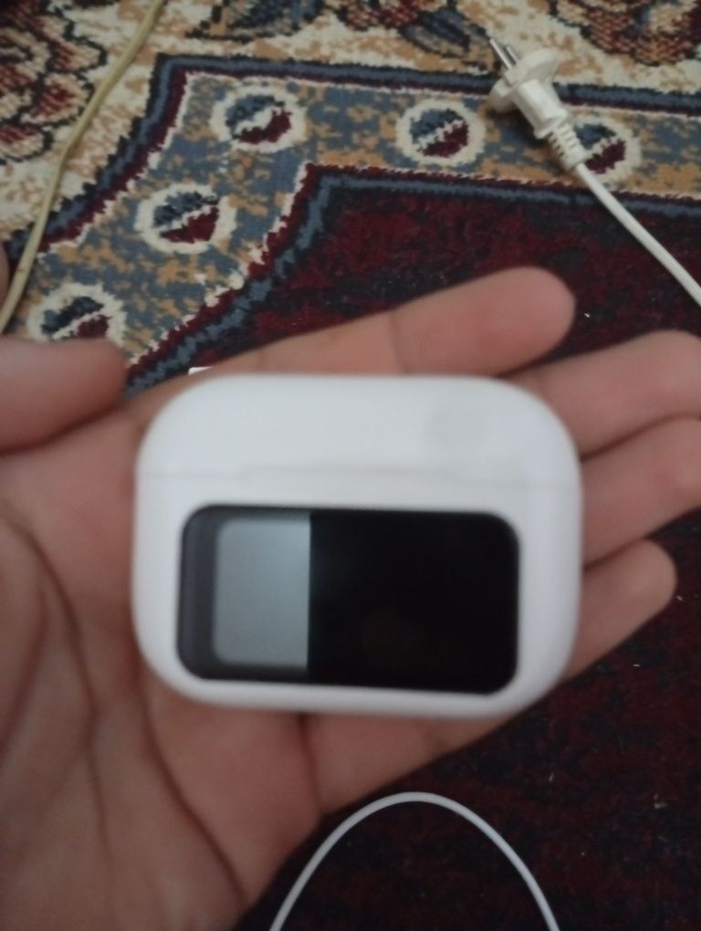 Airpods самый последний модель с экранов идеальном состаяние