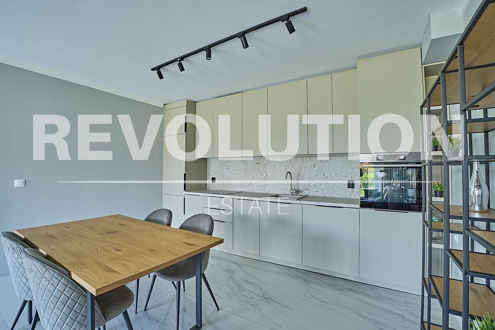 Дава се под наем Двустаен апартамент в Пловдив, Христо Смирненски - 79 кв.м за 847.62 € - Снимка #2