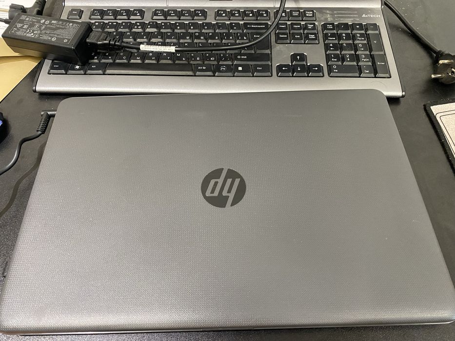 ноутбук - HP Laptop (Windows 8.1, Core i3, 4GB RAM)