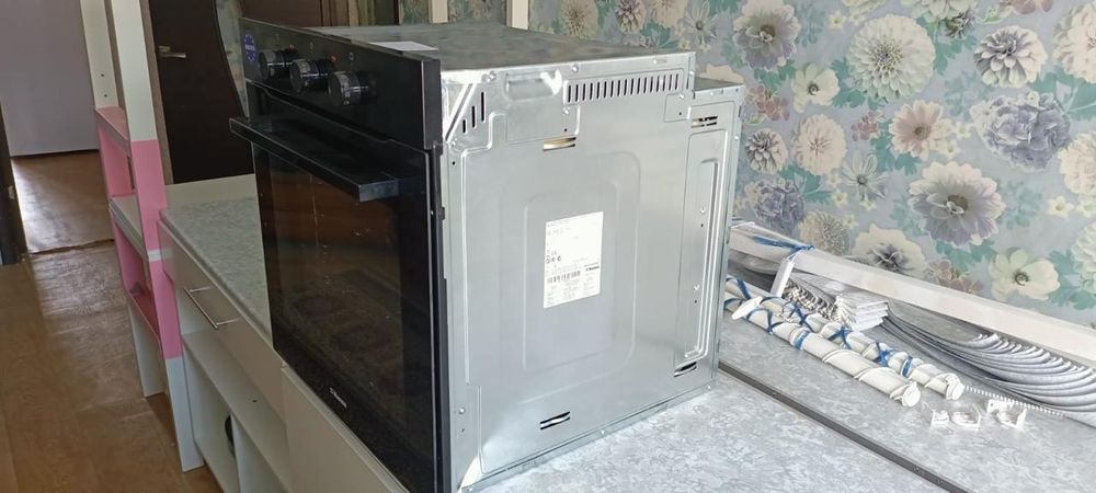 Духовка Hansa с конвекцией. Новая. Купили со скидкой, продаем из не