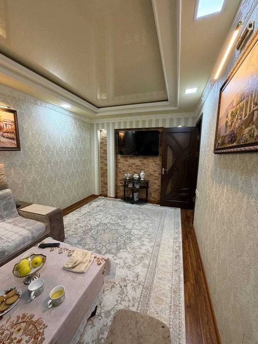 чиланзар,метро Хамза  3/3/4, балкон 2х6  70м2