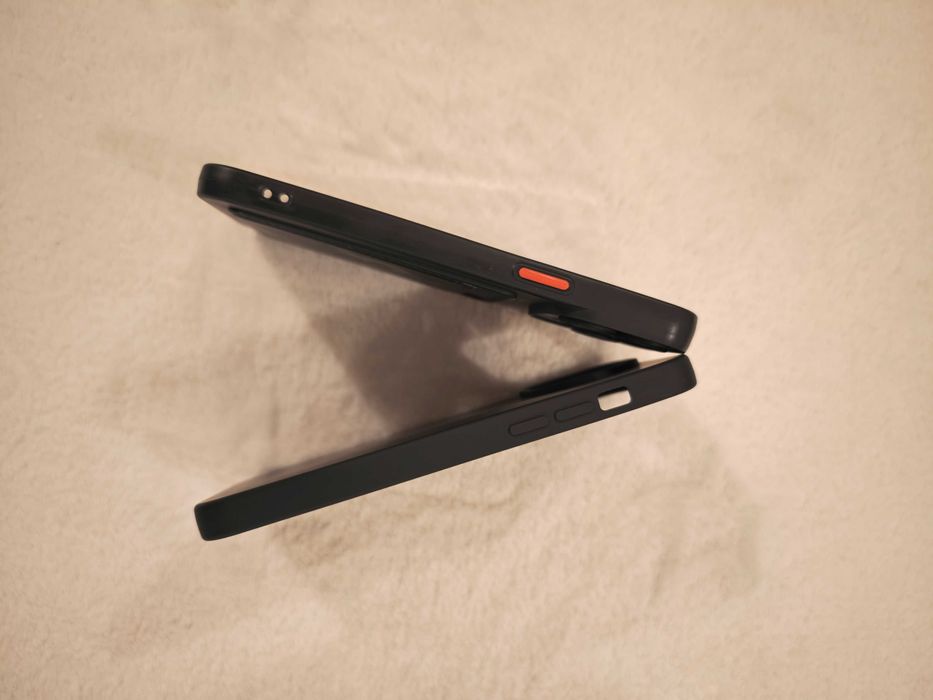 НОВИ два броя силиконови калъфи за iPhone 14 pro max