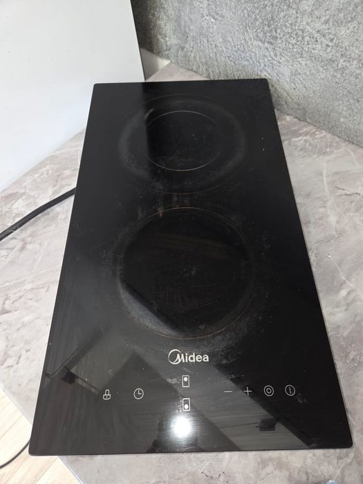 Индукционная плита Midea