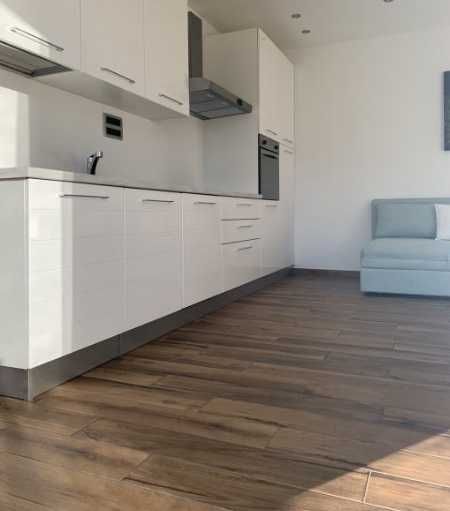 Дава се под наем Едностаен апартамент в Пловдив, Остромила - 48 кв.м за 153 € - Снимка #1