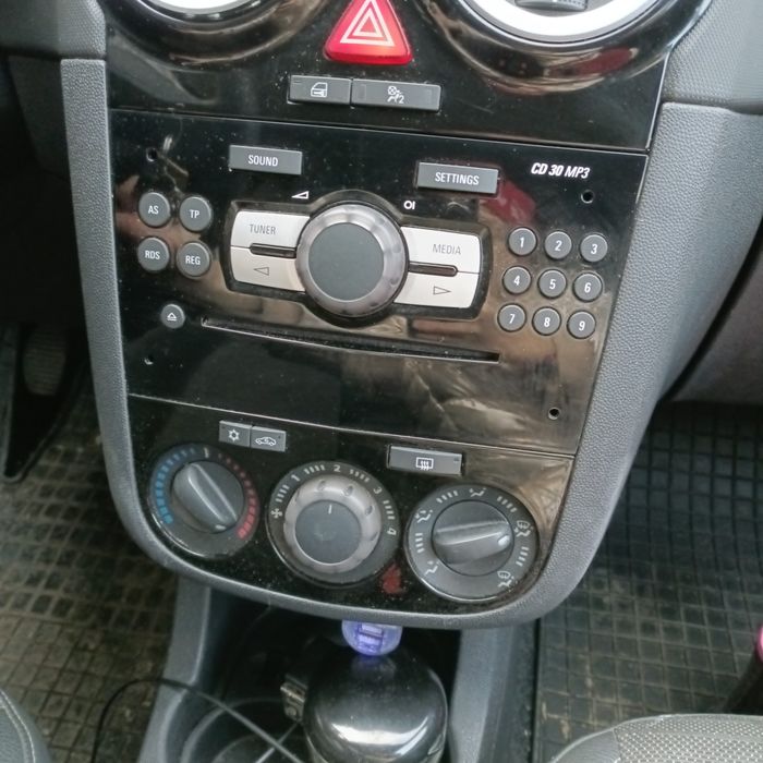 Opel CORSA 1.2 benzina 2014