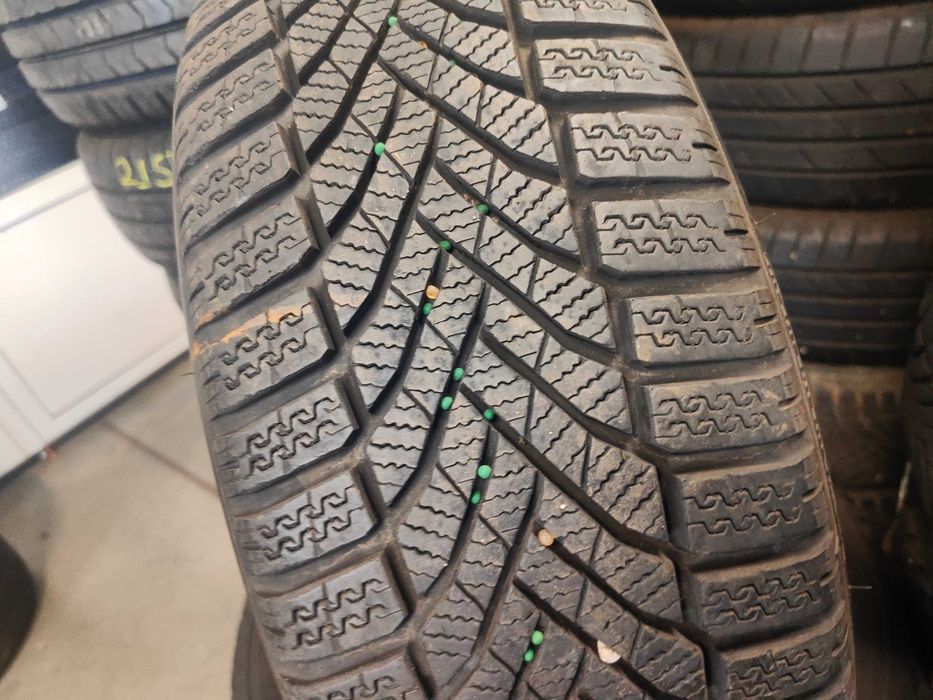 2бр.зимни гуми 205/60/16 Falken