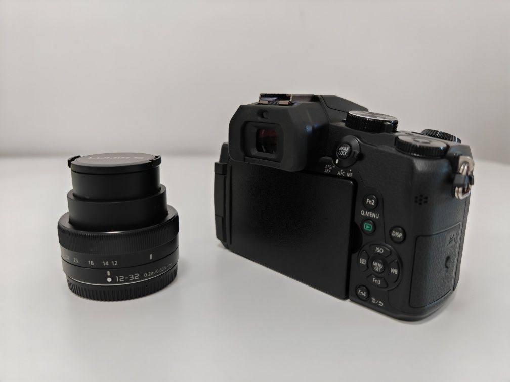 Panasonic G80 + Panasonic 25mm, F1. 7 + Panasonic 12-32mm, F3. 5