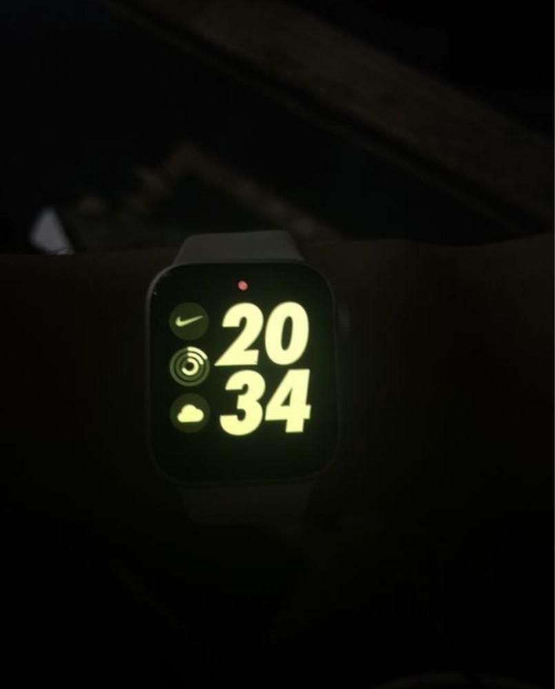 Продам Apple Watch 4 40mm