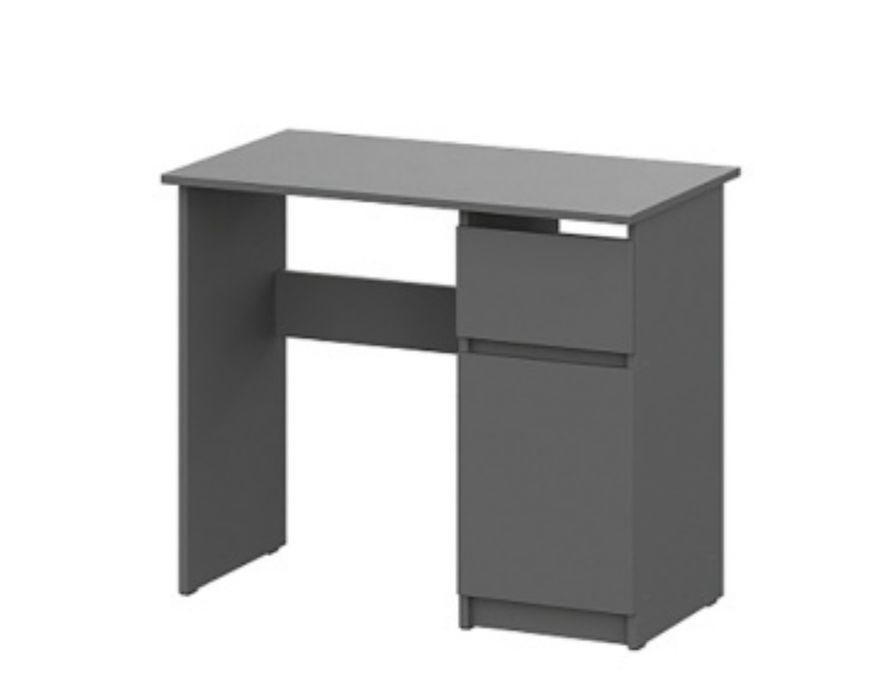 Парта и кресло в идеальном состоянии