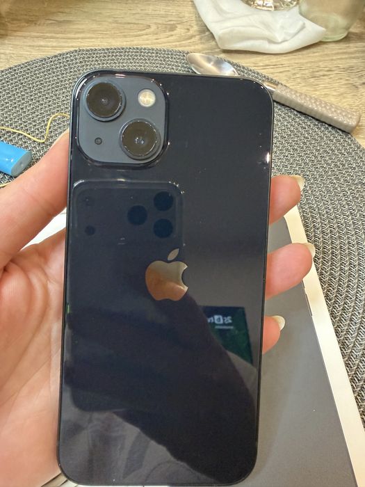 Смартфон Apple iPhone 13