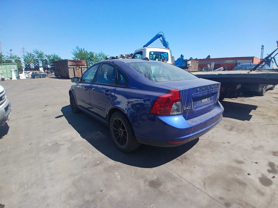 Dezmembrez volvo s40