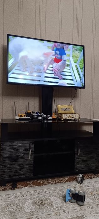 Телевизор с тумбой