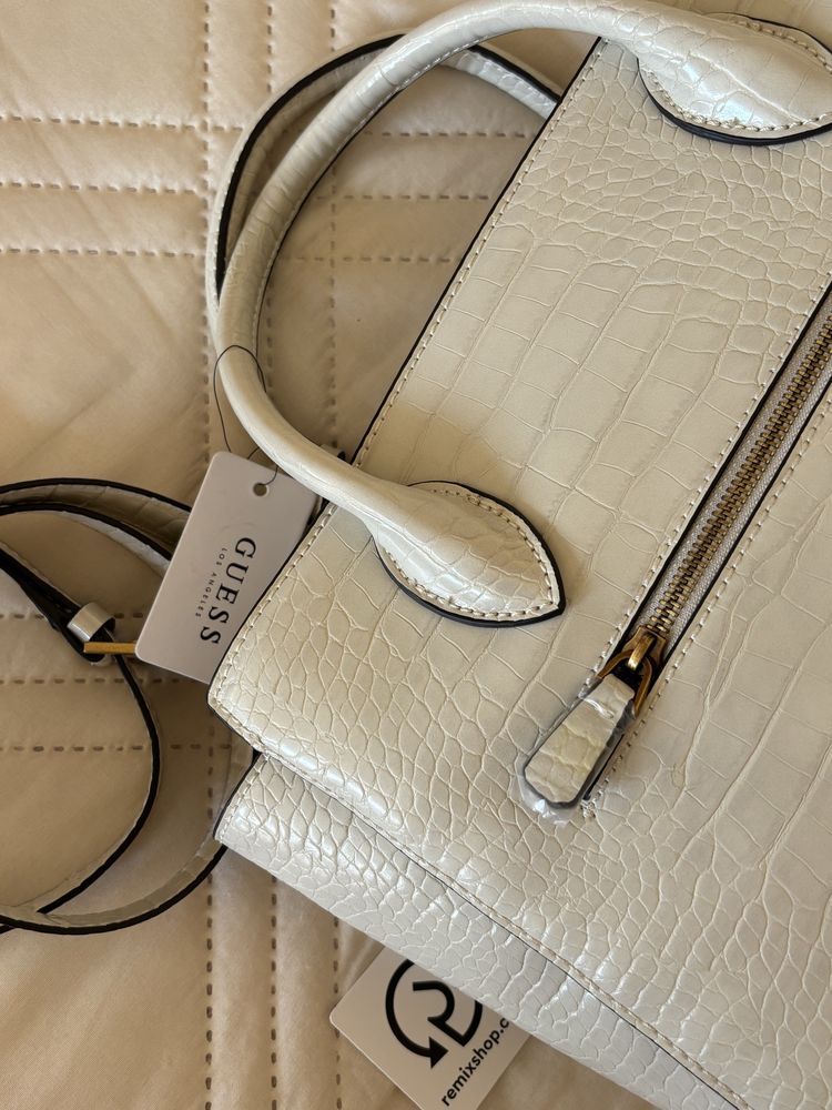 Оригинална чанта Guess