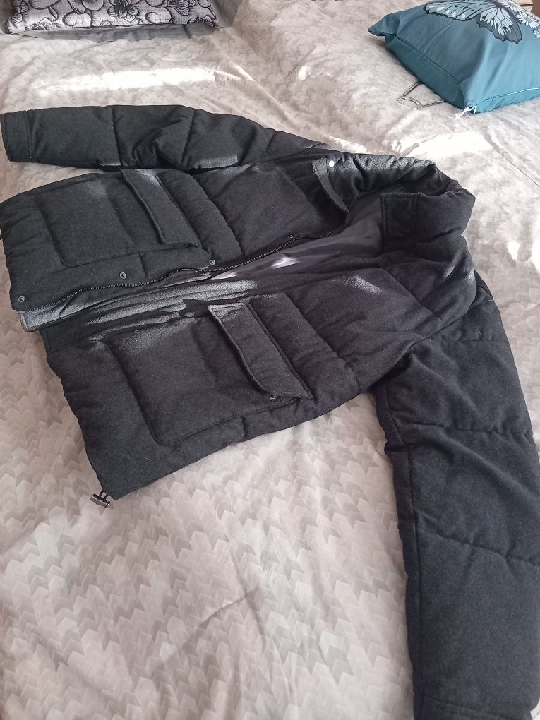 Продавам зимно мъжко яке