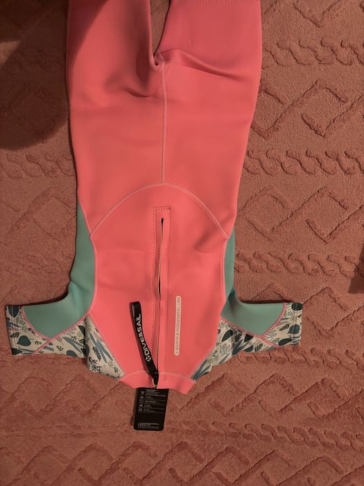 Продаю 2 новых гидро купальника