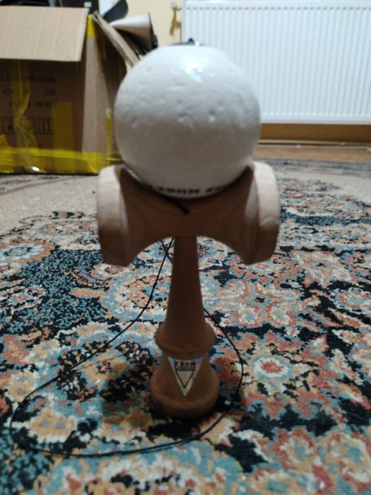 Kendama krom pop alb