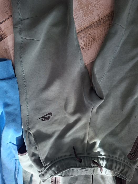 Продавам Продавам два Nike Tech оригинални оригинални Nike Tech – един