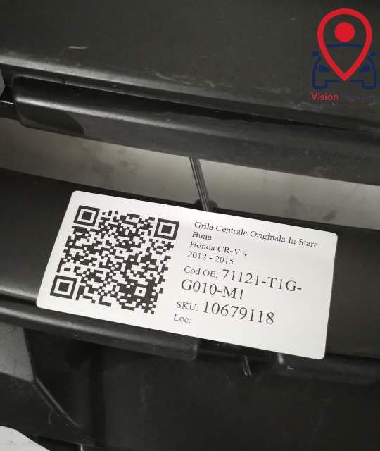Оригинална централна решетка в добро състояние Хонда CR-V / Honda CR-V