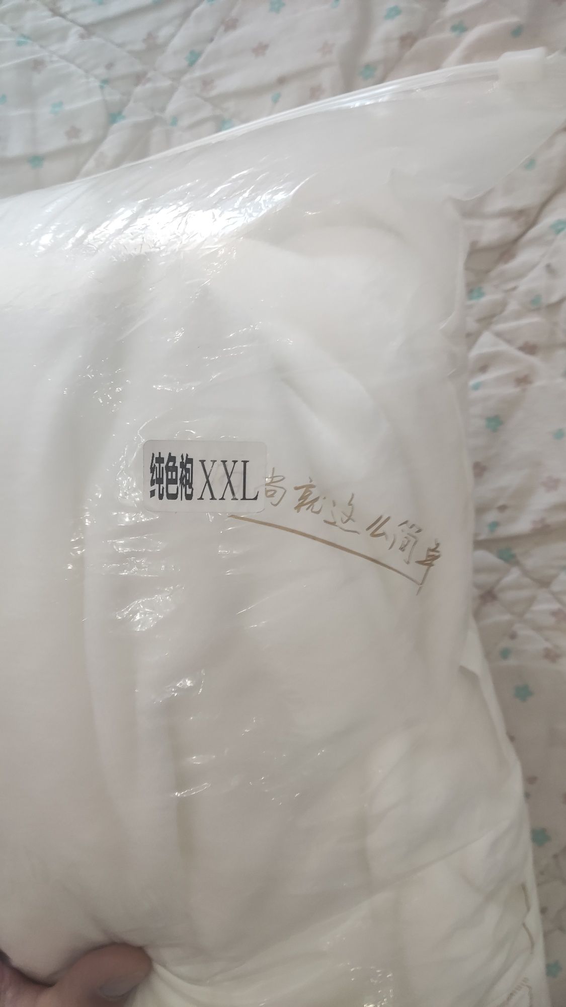 Продам халат белый новый XXL (52), комплект пенюар+стринги р.50 новый