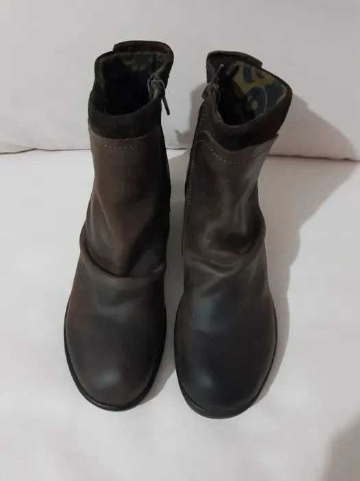 Ghete Fly London,marimea 40,piele,stare foarte buna