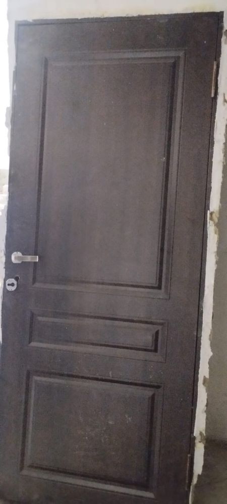 Дверь почти новая в отличном состояний межкомнатный