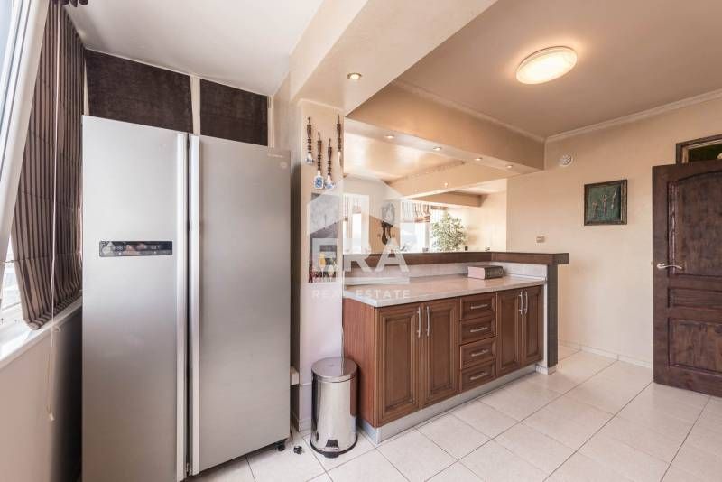 Продава се Тристаен апартамент в Варна, Център - 94 кв.м за 2394 €/кв.м - Снимка #9