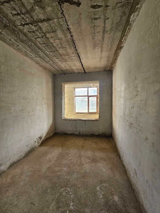 Buxoroda uy xonadon kvartira sotiladi 2 xonali 65m² 1-qavat.