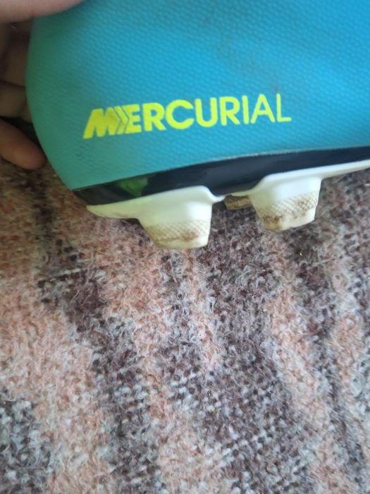 Adidasi fotbal Nike mercurial