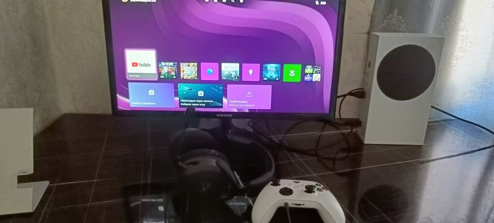 Продам xbox series s 512 gb 1 геймпад.  либо обмен на ПК выше 9го поко