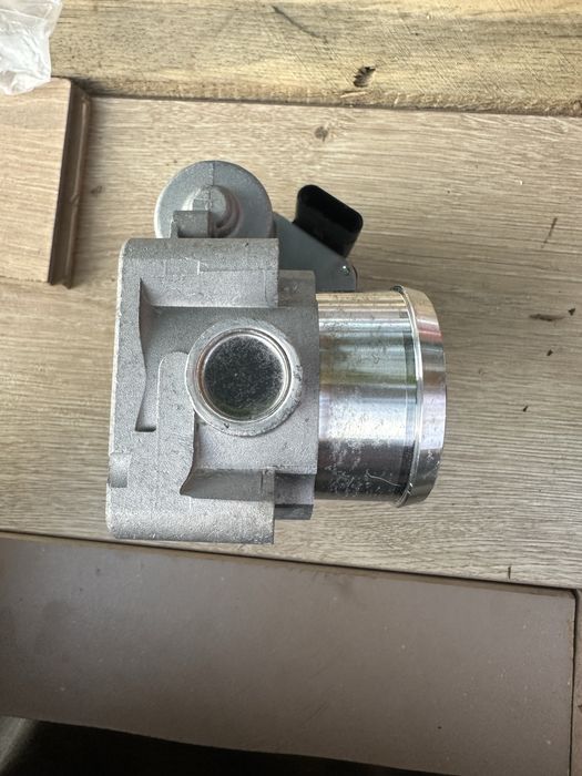 Vând clapetă accelerație nouă hyundai ix35