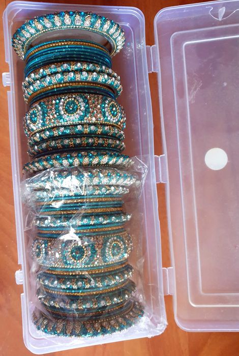 Vand margele si bratari in culori frumoase  si modele deosebite