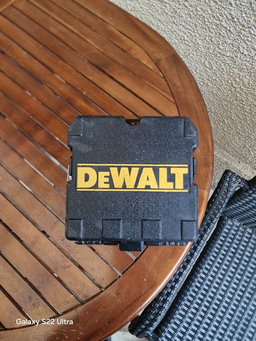 Laser dewalt cu lini