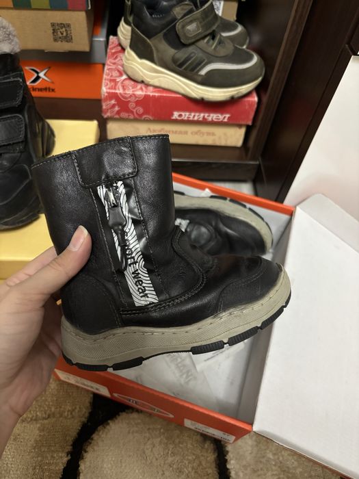 Продам детские ботинки