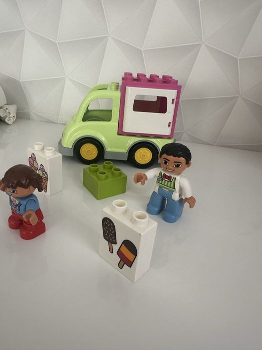 Lego duplo furgoneta cu inghetata.
