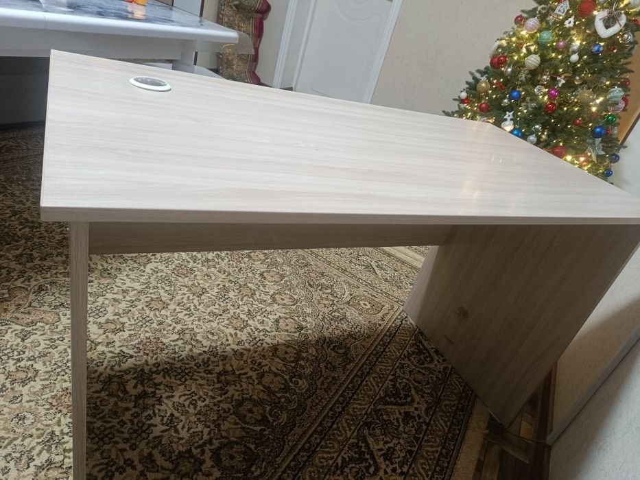 Стол в хорошем состоянии